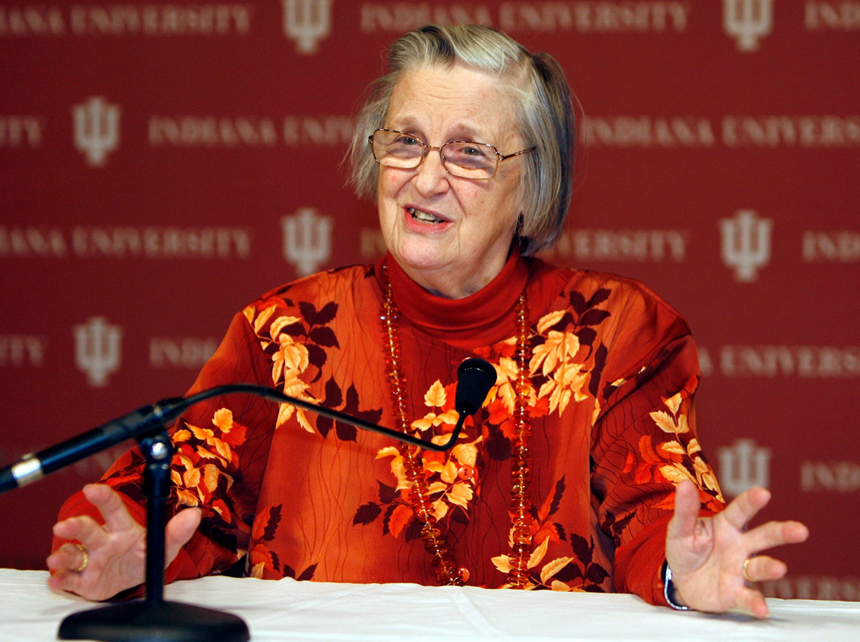 Elinor Ostrom op een persbijeenkomst in 2009 voor haar Nobelprijs